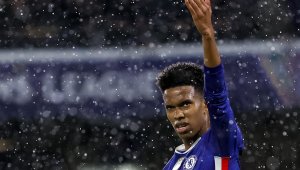 Три дузпи, червен картон и трима тинейджъри с гол за Челси