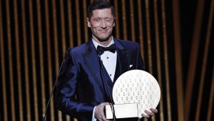 Левандовски показа сила на духа и поздрави Меси