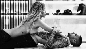 Скандалната Уанда Нара съблече чисто гол Икарди и го постави на колене + СНИМКИ