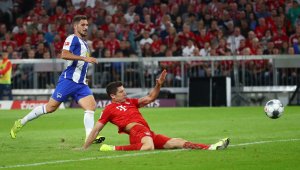 И дузпа не помогна: Байерн се подхлъзна в Мюнхен на старта на новия сезон + ВИДЕО