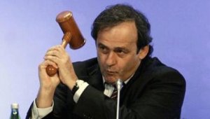 Мишел Платини кляка пред клубовете