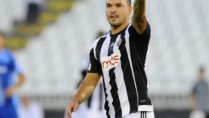 Головата машина Божинов вкарва, но Партизан пада