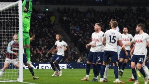 Голям бой между фенове на Тотнъм и Уест Хям 