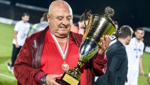 Венци Стефанов за Бандаловски: Акълът му стига да не си размени обувките