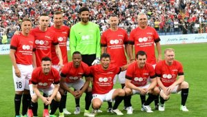 Отборите на Бербо и Фиго врътнаха 3:3 в изумително шоу пред 40 хиляди на "Васил Левски" + ГАЛЕРИЯ