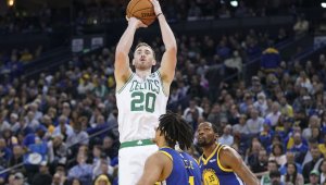 Резил за Уориърс! Бостън отнесе шампионите с 33 точки