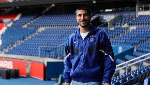 В Англия полудяха по мацката на нов в Уест Хем + СНИМКИ