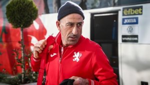 Лечков отново сипе критики, но той е невинен за позорите ни