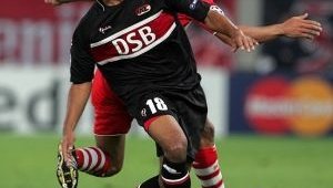 АЗ Алкмаар излиза с чисти фланелки срещу Арсенал