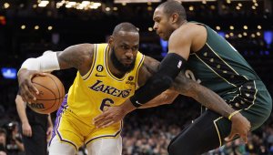 Бостън подчини Лейкърс в дербито, Ембийд взе битката с Йокич