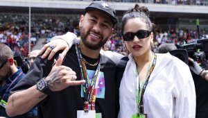 Сексбомба с пикантни разкрития за Неймар + СНИМКИ