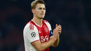 Паника в "Старата госпожа": Юве трябва да счупи финансов рекорд за Де Лихт