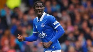 Астън Вила взе халф под носа на Арсенал