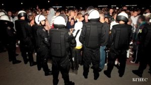 Спряха английски футболни хулигани