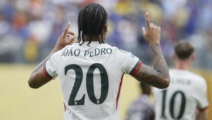 Жоао Педро блесна с два гола и класира Челси на финала