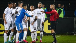 Отменена дузпа, греди, червен картон: Левски най-накрая удари Славия