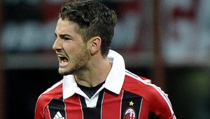 Бивш любовник на щерката на Берлускони иска отново да рита в Милан