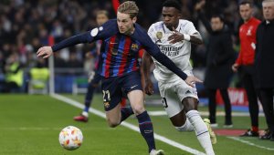 Манчестър Юнайтед с нова офанзива за Френки де Йонг 