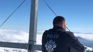 Студът не го плаши: Кобрата легна гол в снега + СНИМКА