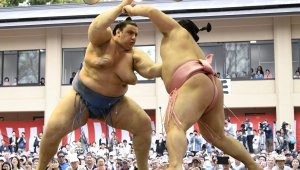 Аоияма изпревари великия шампион Хакухо и поведе в класирането