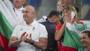 Румен Радев и Стефка Костадинова окуражиха българските спортисти в Париж