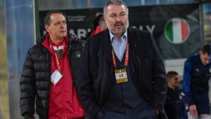 Ясен Петров обясни защо редовно пуска различен състав