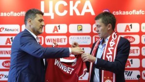 Чистка в ЦСКА. Саша Илич бие шута на издънката Баи 