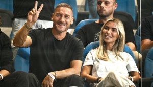 Бившата на Тоти се сгоди на езерото Комо + СНИМКИ