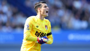 Артилеристите си намериха втори вратар