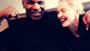 Майк Тайсън лъсна гол в клип на Мадона