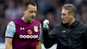 Джон Тери със счупен крак след мач на Вила