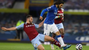 Евертън продава в Турция халф за 5 милиона