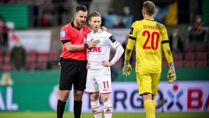 Куриоз: Отмениха гол от дузпа с два крака, Кьолн отпадна за Купата