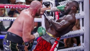 Уайлдър с изненадващ нов шанс за титлата на WBC