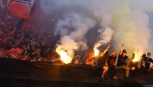 Бесни фенове на ЦСКА трошиха прозорци и врати на "Армията"