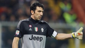Италианците отсвириха Златната топка заради Буфон