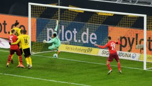 Резил! Борусия падна в Дортмунд от отбор без победа