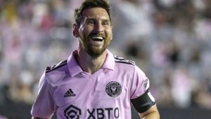 Де Бройне, Холанд и Меси са финалисти за трофея "Играч на УЕФА"