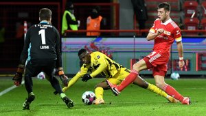 Дортмунд развали празника на Мукоко в мач за историята