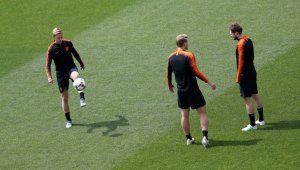 Де Йонг към Де Лихт: Чакам те в Барса