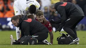 Контузеният тежко Харви Елиът защити палача си