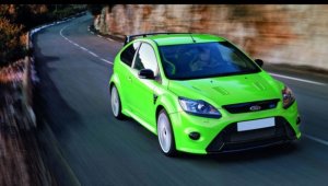 Петре събра погледите със спортна кола