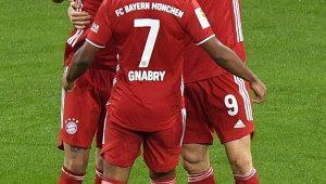 Головата машина Роберт Левандовски – 300 мача, 259 гола, 15 трофея в Байерн