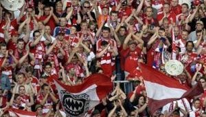 Феновете на Байерн унижиха Клинсман насред стадиона