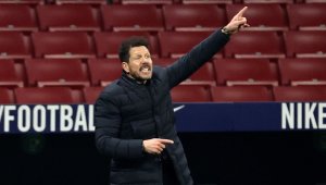 Да си ходи? Дюшекчиите дават нов договор на Чоло