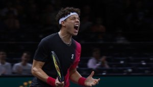 Шелтън се измъчи, но е на ¼-финал Торонто