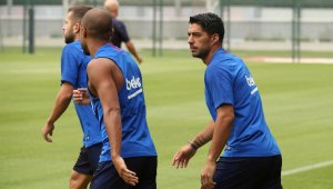 Суарес напуска Барса, отива при Бекъм в САЩ