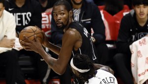 Дюрант вече тренира с Финикс, Къри аут поне за още седмица