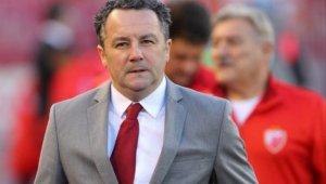 Трикратен шампион пристигна на преговори със Спас Русев