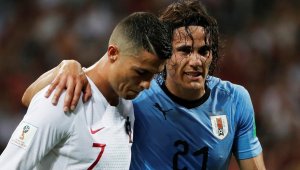 Уругвай тренира без Кавани преди битката с Франция 